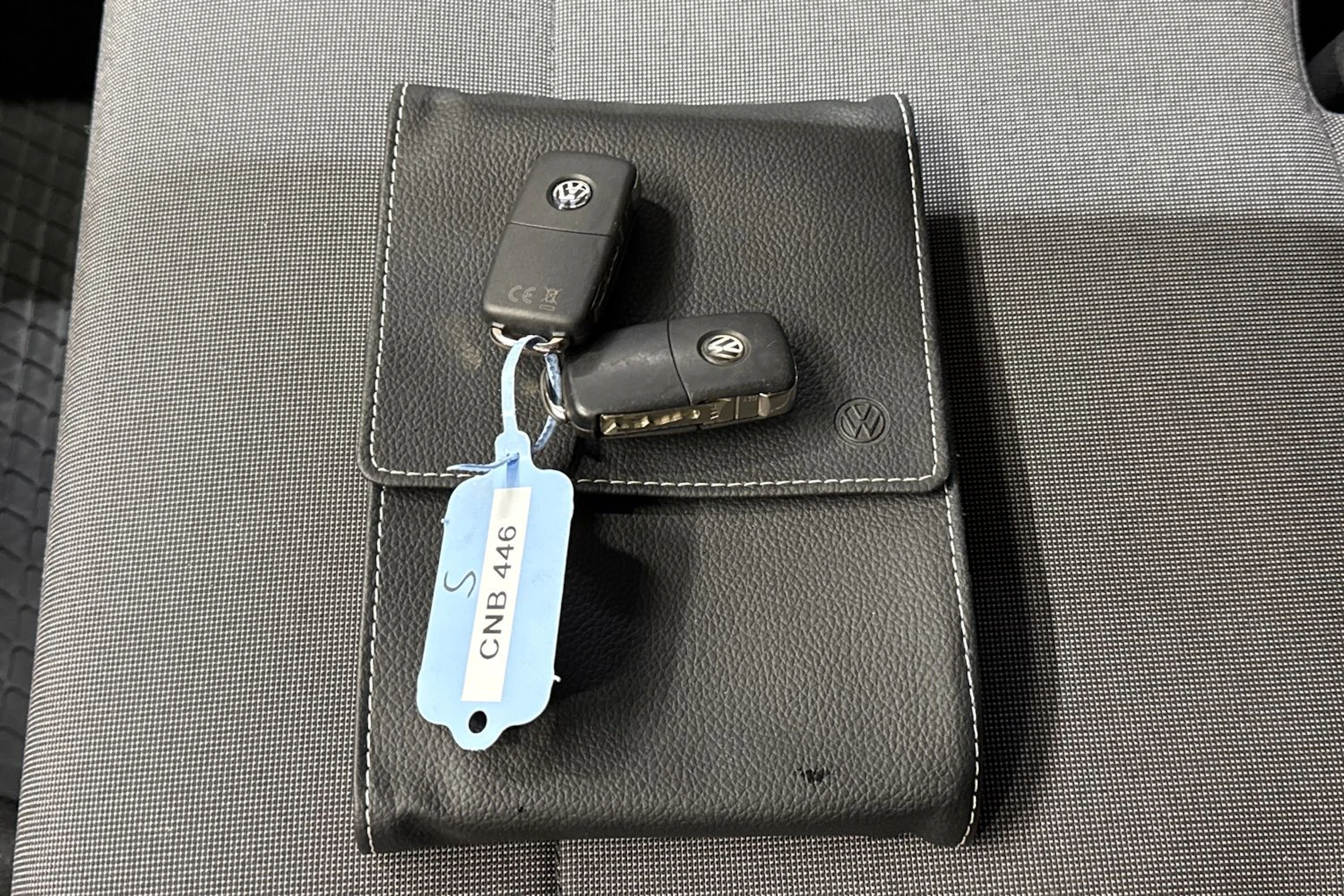 harmaa Volkswagen Transporter 2019 kuva 31.