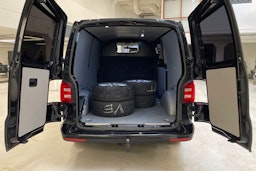musta Volkswagen Transporter 2019 kuva 15.