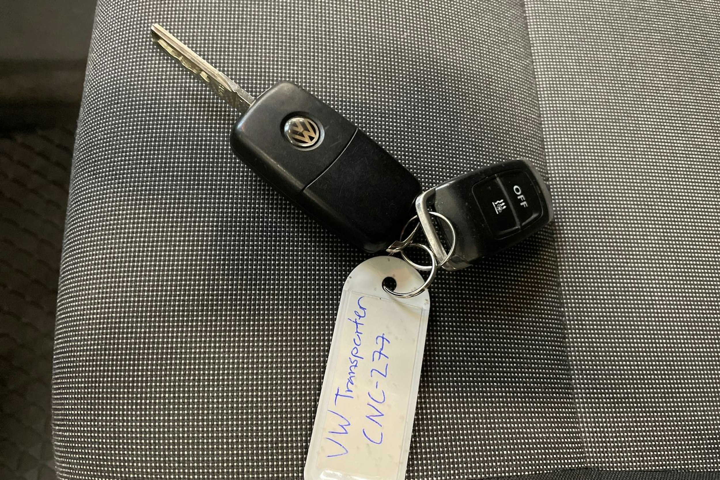musta Volkswagen Transporter 2019 kuva 19.