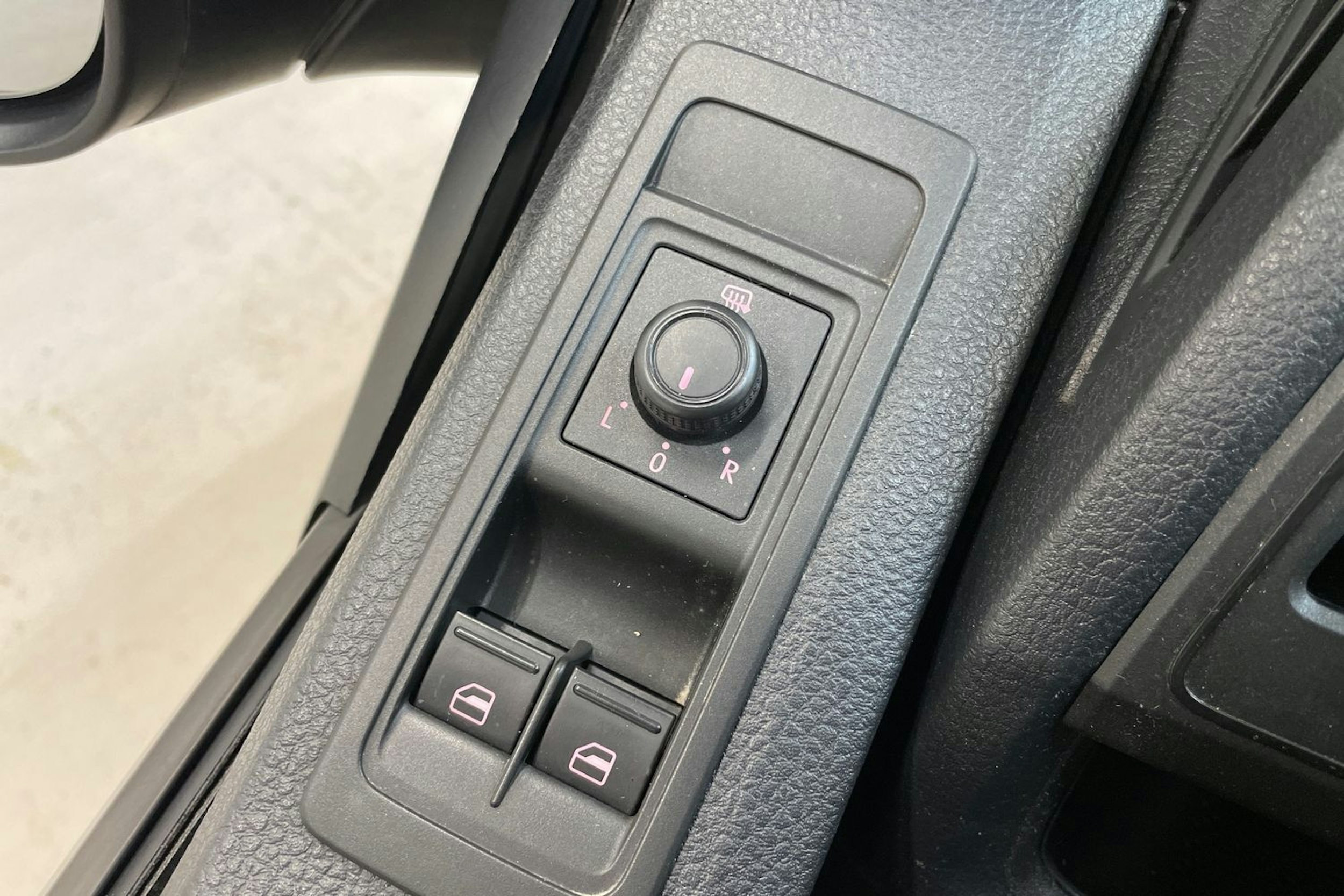 musta Volkswagen Transporter 2019 kuva 20.