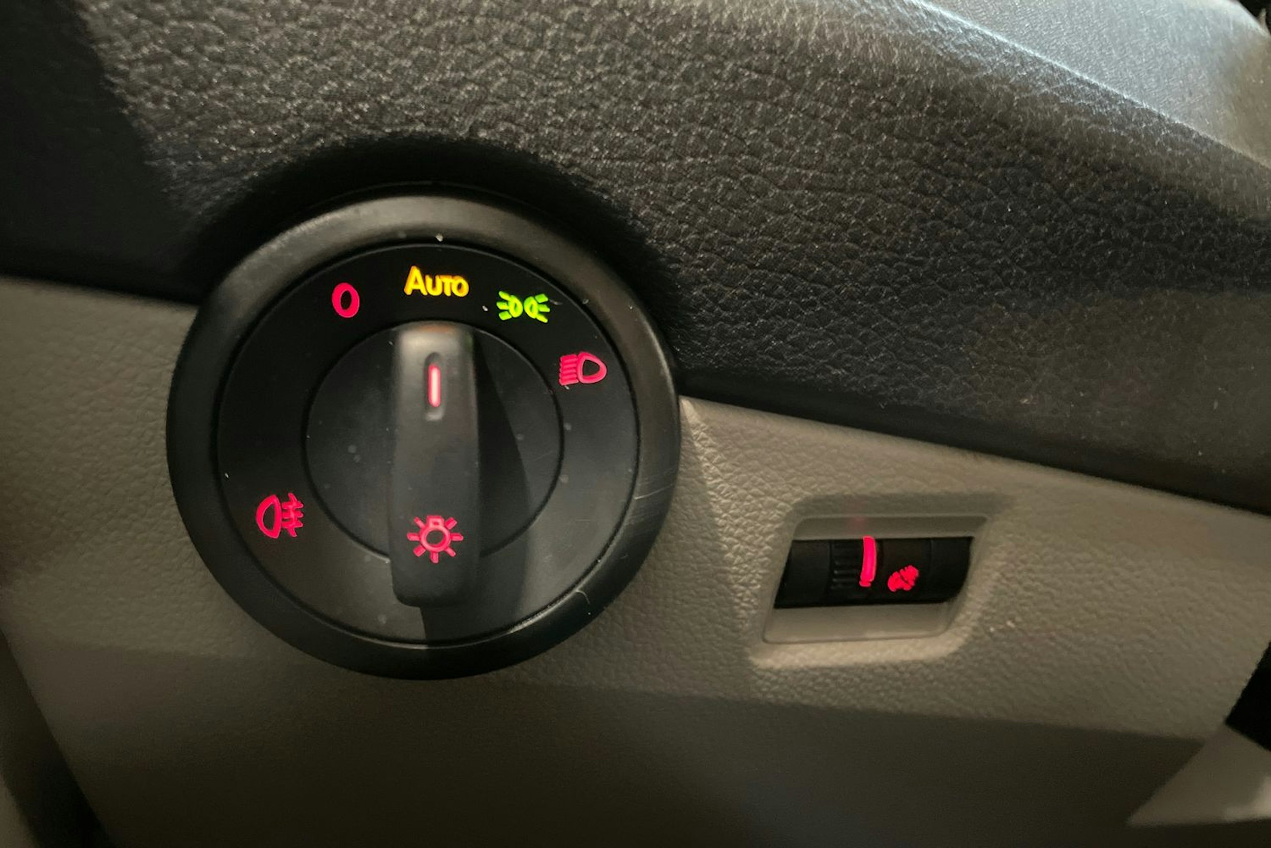 musta Volkswagen Transporter 2019 kuva 21.