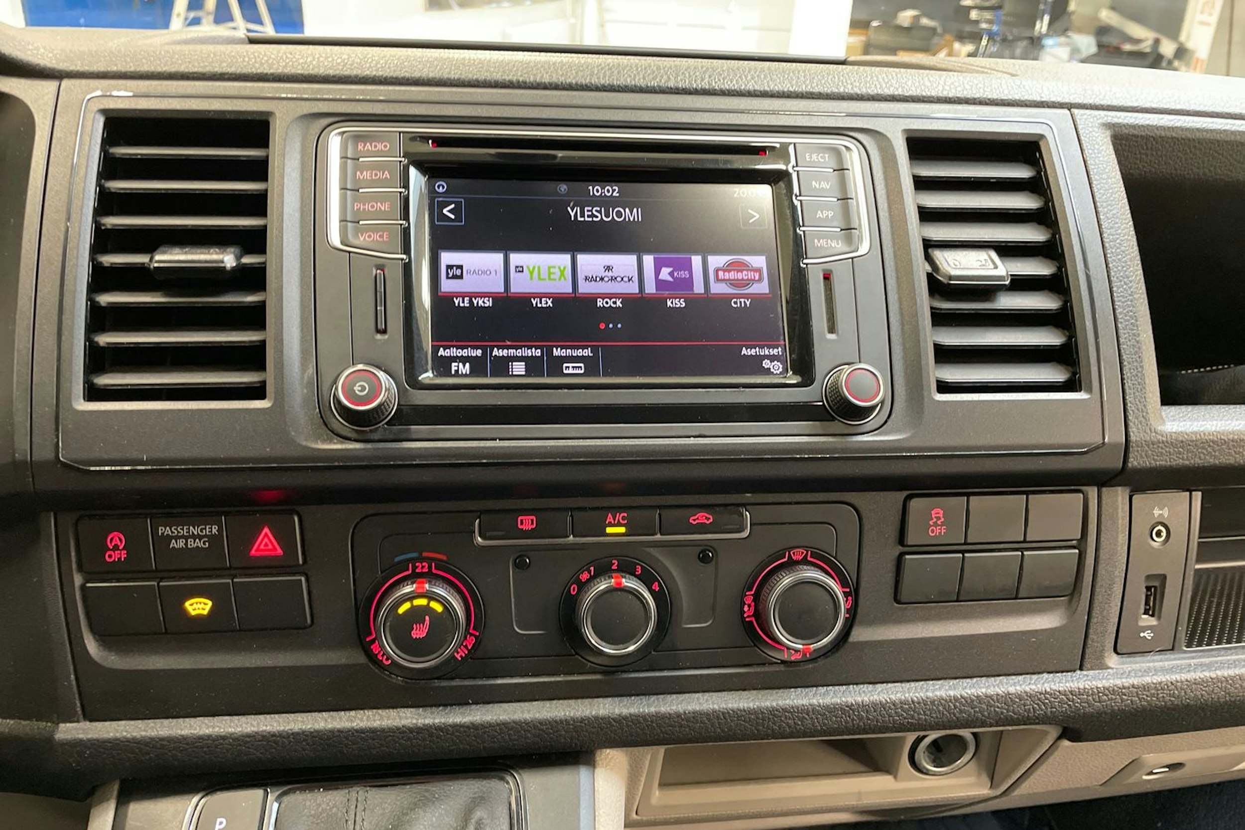 musta Volkswagen Transporter 2019 kuva 24.