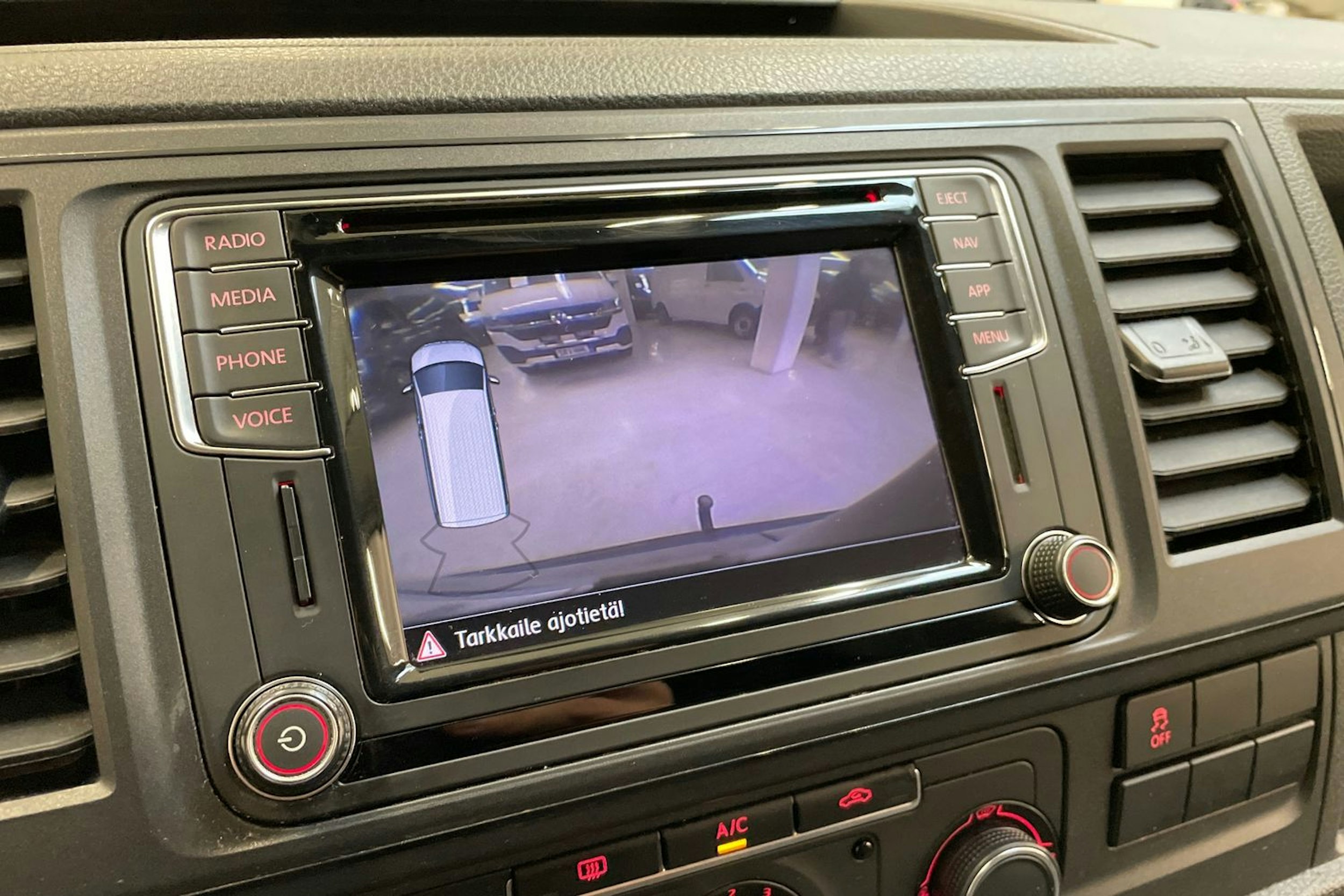 musta Volkswagen Transporter 2019 kuva 25.