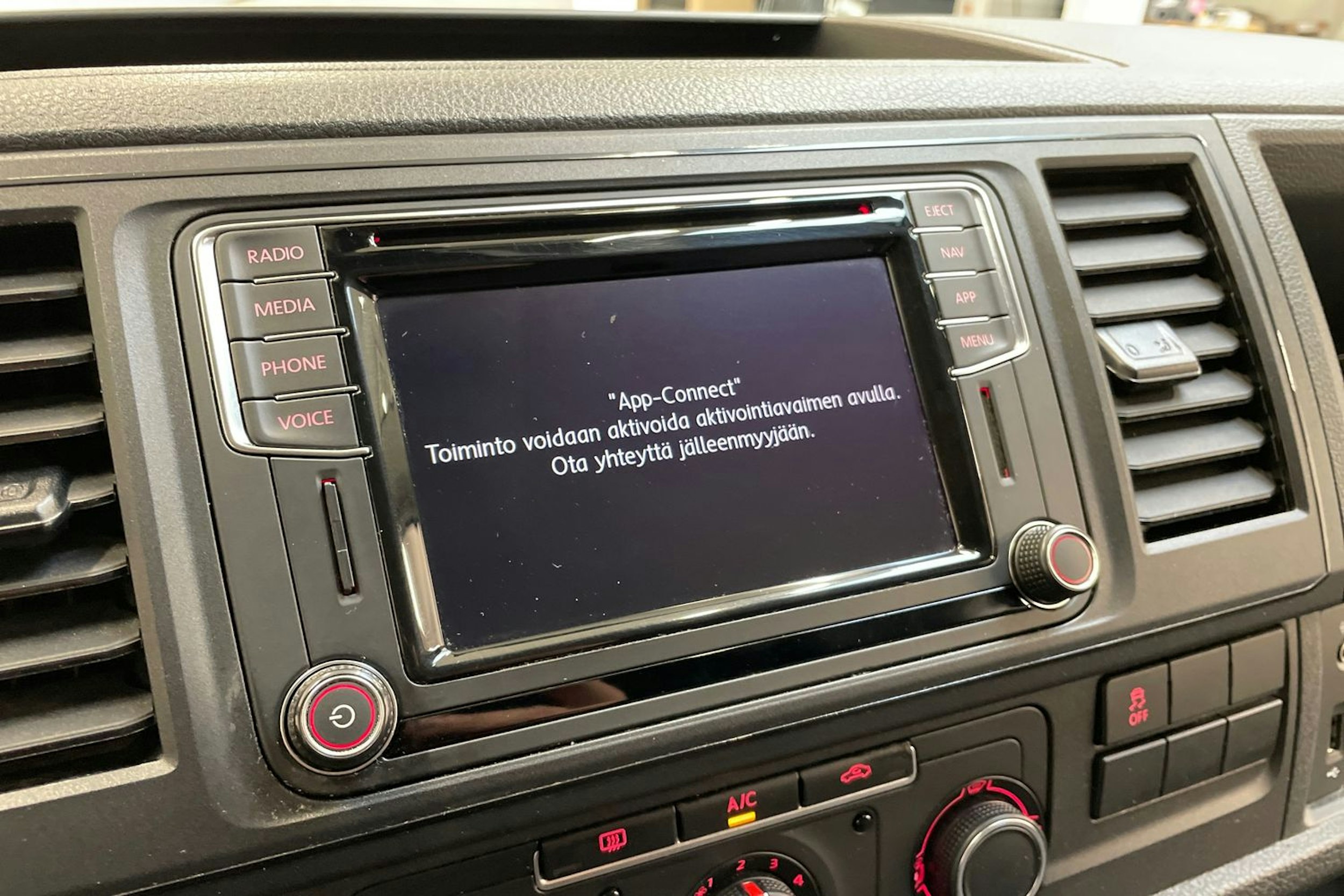 musta Volkswagen Transporter 2019 kuva 27.
