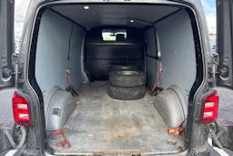 Harmaa Volkswagen Transporter 2019 kuva 4.