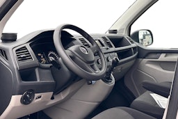 valkoinen Volkswagen Transporter 2019 kuva 3.