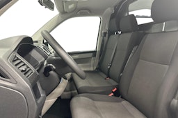 valkoinen Volkswagen Transporter 2019 kuva 8.