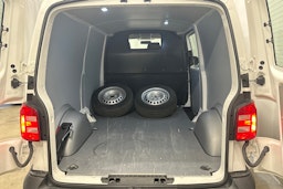 valkoinen Volkswagen Transporter 2019 kuva 11.