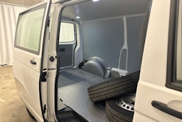 valkoinen Volkswagen Transporter 2019 kuva 12.