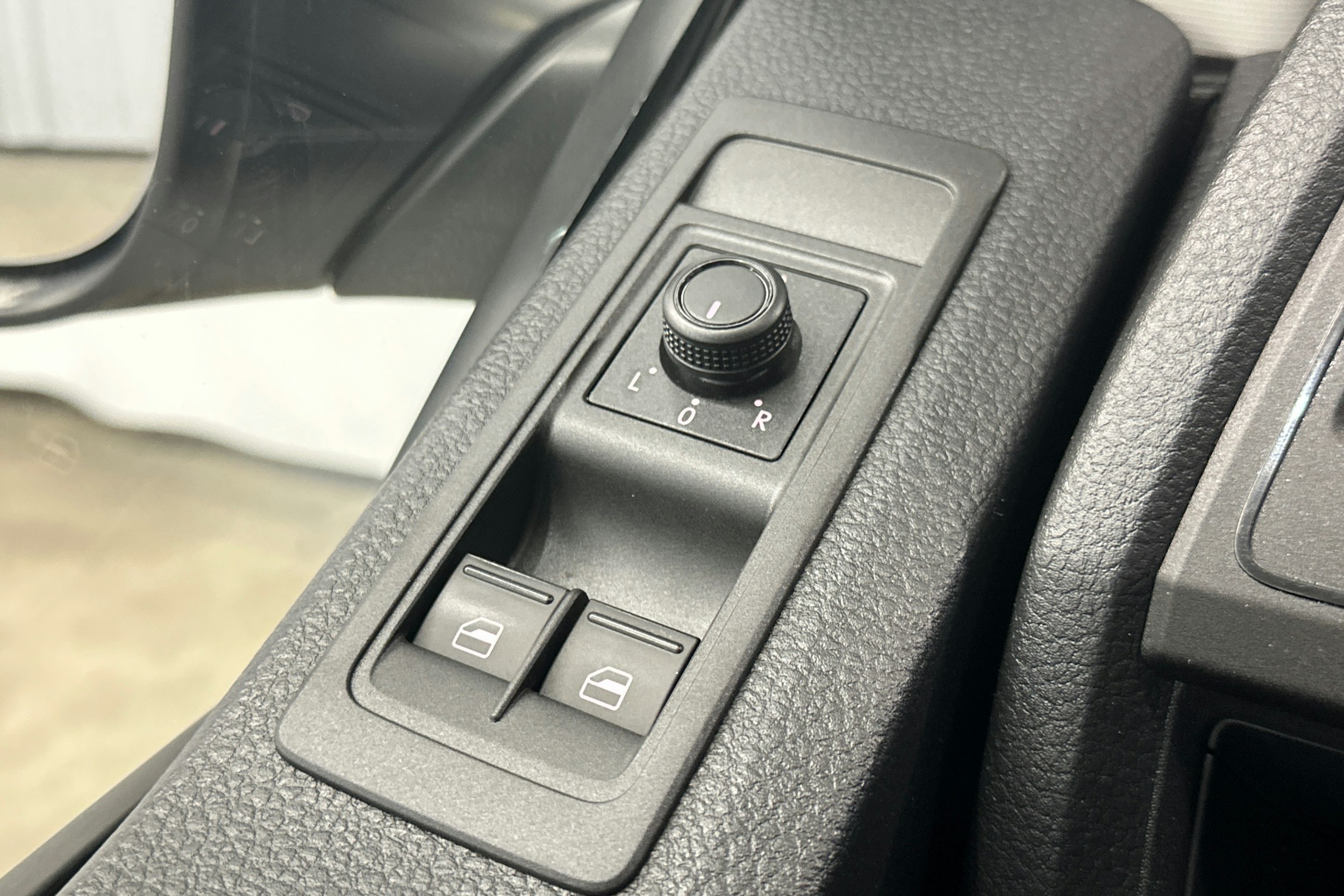 valkoinen Volkswagen Transporter 2019 kuva 14.