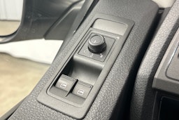 valkoinen Volkswagen Transporter 2019 kuva 14.