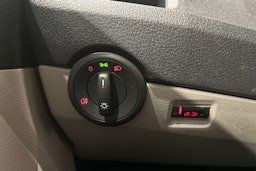 valkoinen Volkswagen Transporter 2019 kuva 15.