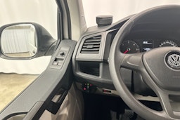 valkoinen Volkswagen Transporter 2019 kuva 16.