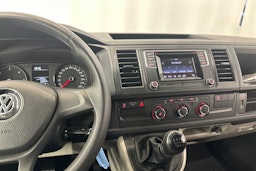valkoinen Volkswagen Transporter 2019 kuva 17.