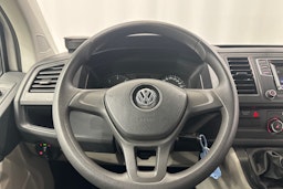 valkoinen Volkswagen Transporter 2019 kuva 18.