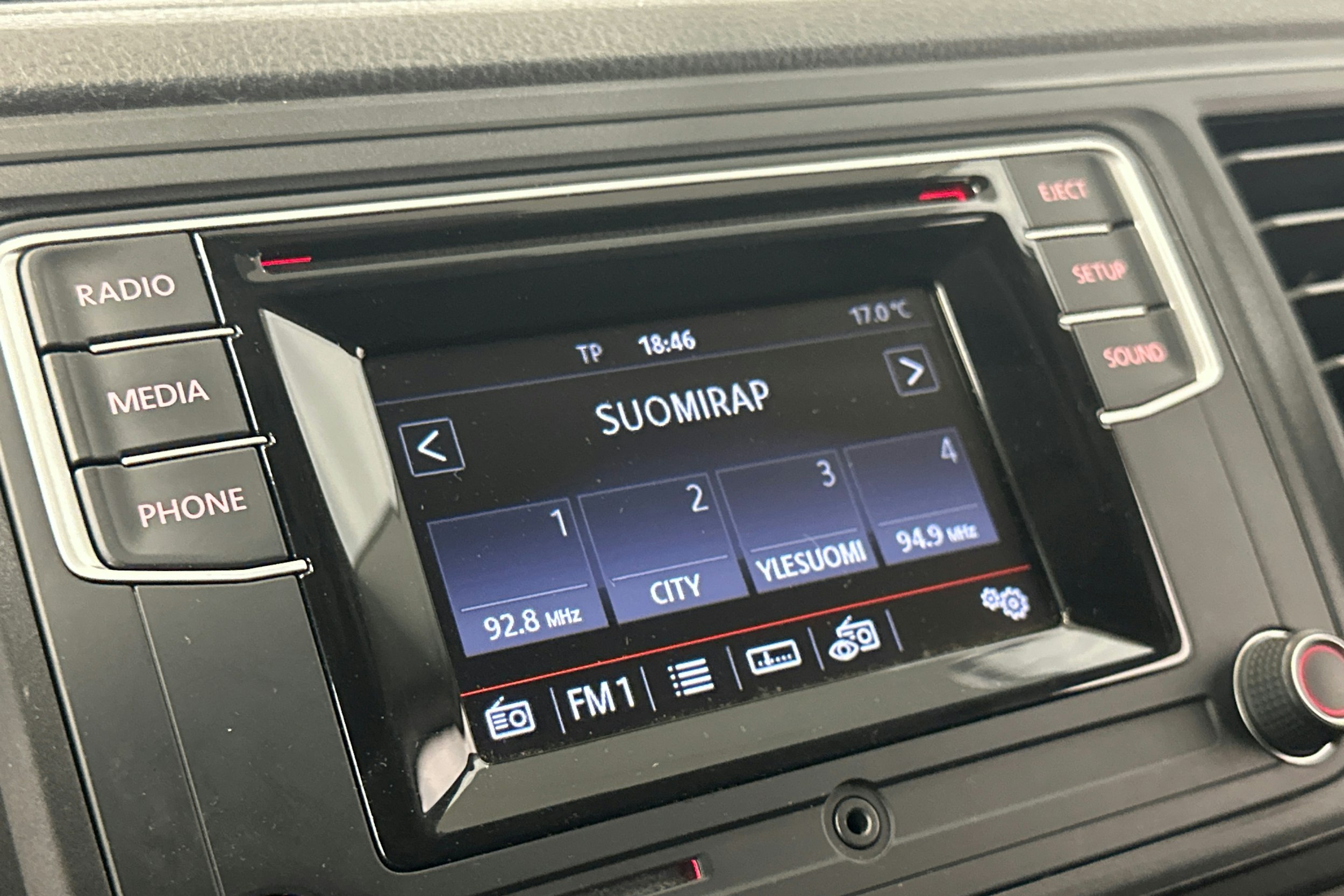 valkoinen Volkswagen Transporter 2019 kuva 20.