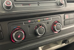 valkoinen Volkswagen Transporter 2019 kuva 22.