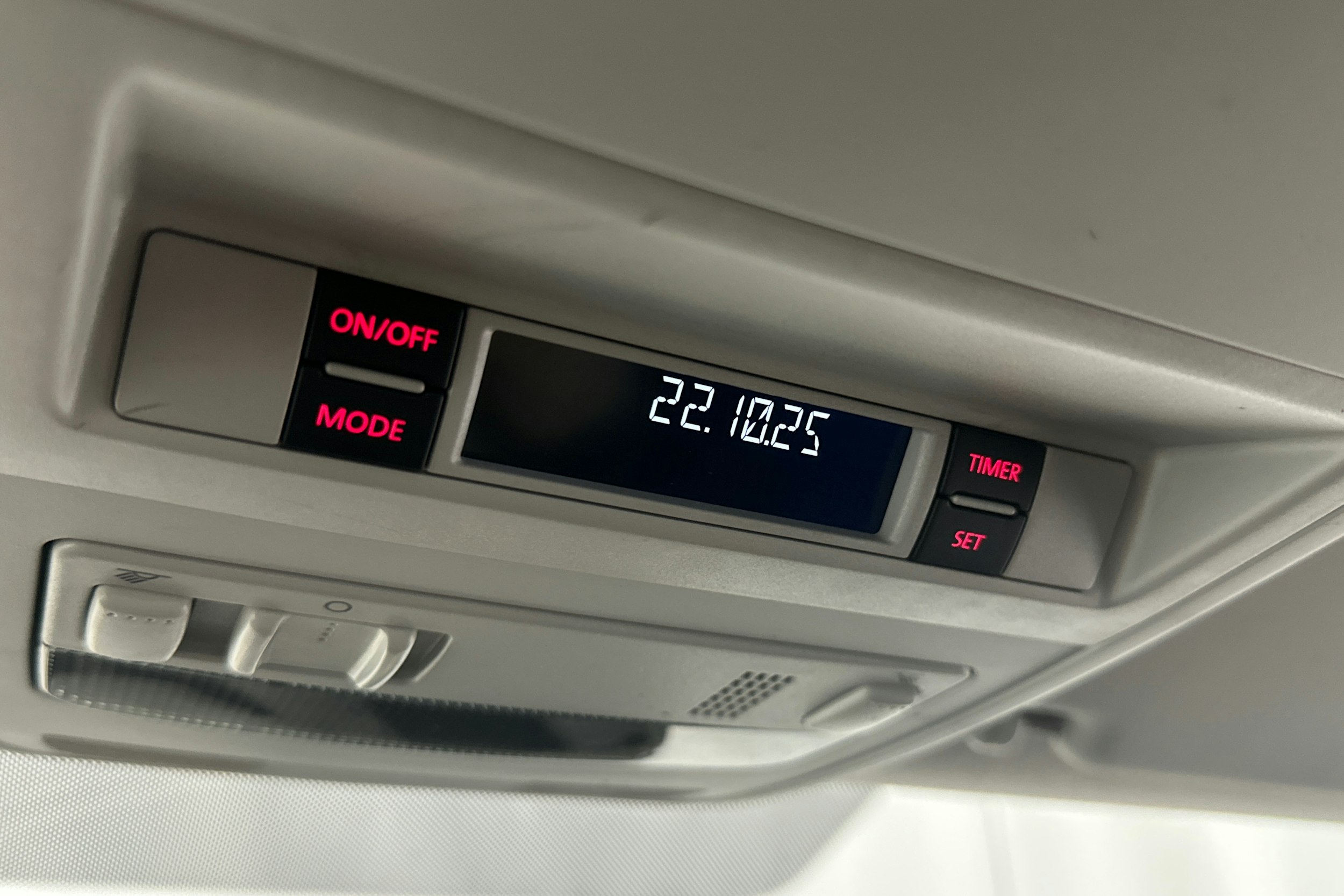 valkoinen Volkswagen Transporter 2019 kuva 25.