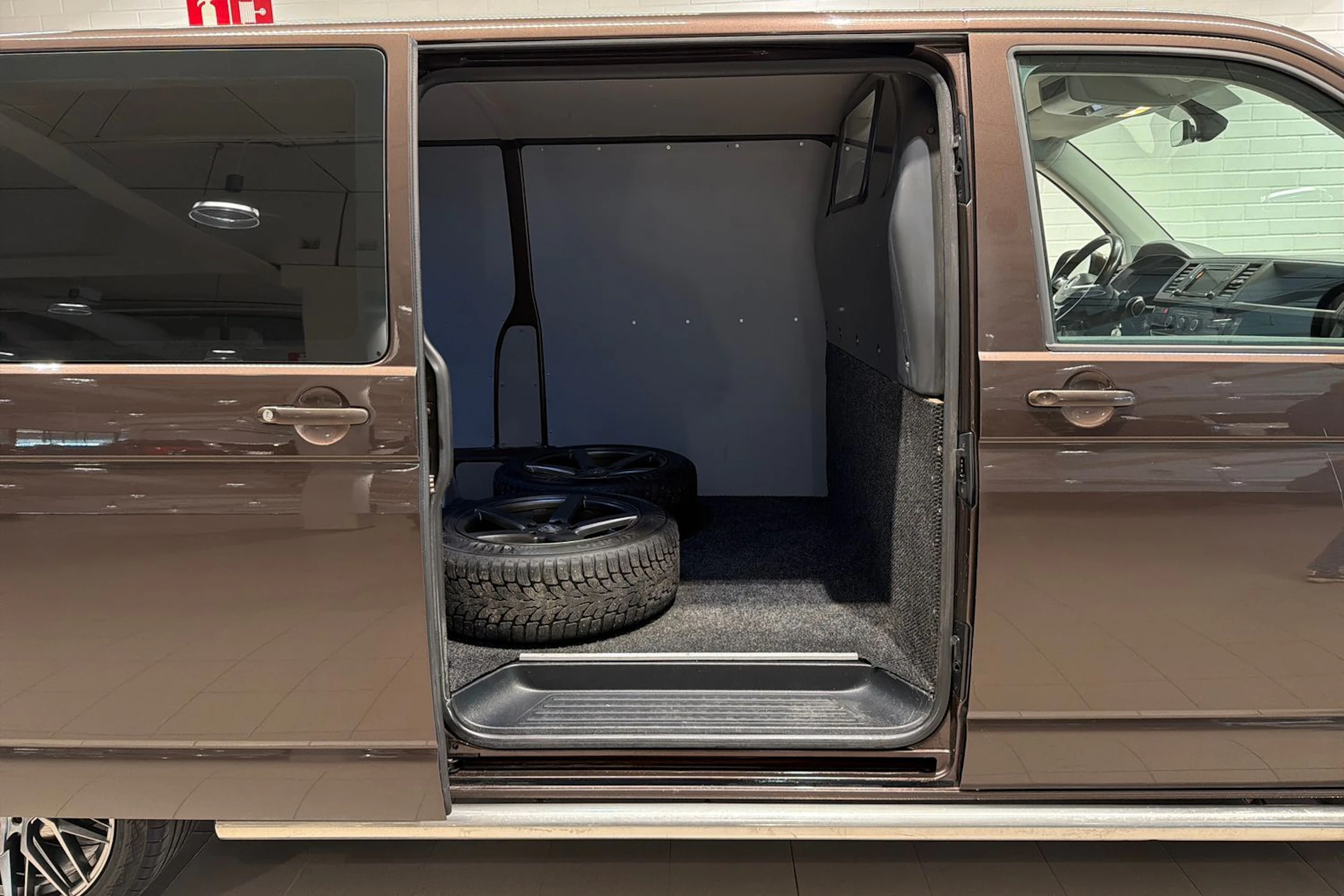 Ruskea (beige) Volkswagen TRANSPORTER 2019 kuva 26.