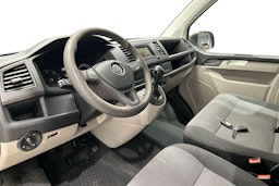 Valkoinen Volkswagen Transporter 2019 kuva 6.