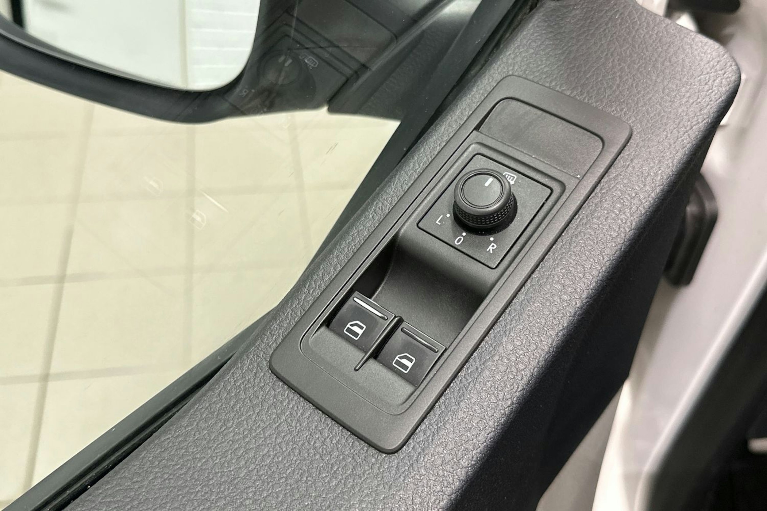 Valkoinen Volkswagen Transporter 2019 kuva 10.