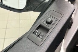 Valkoinen Volkswagen Transporter 2019 kuva 10.