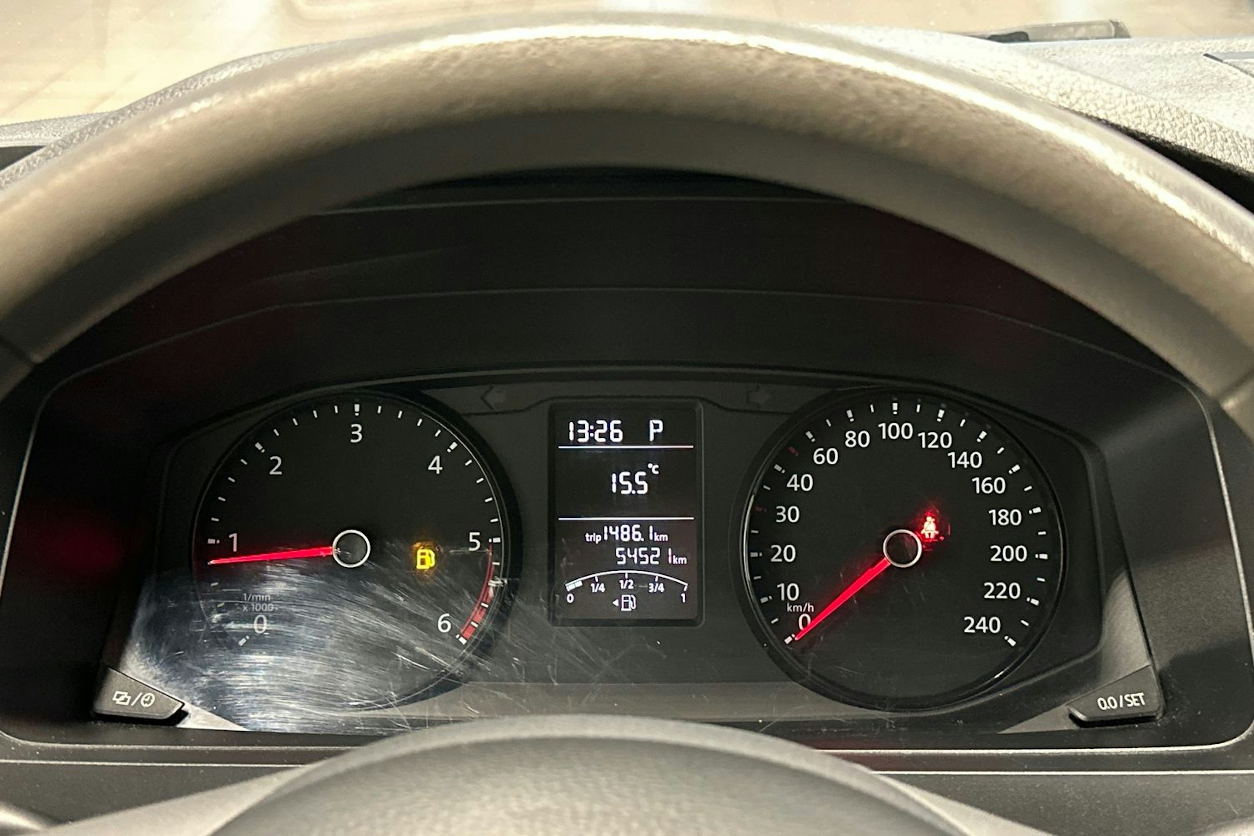 Valkoinen Volkswagen Transporter 2019 kuva 11.