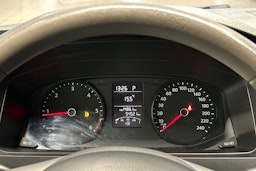 Valkoinen Volkswagen Transporter 2019 kuva 11.