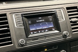 Valkoinen Volkswagen Transporter 2019 kuva 12.