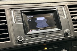 Valkoinen Volkswagen Transporter 2019 kuva 13.