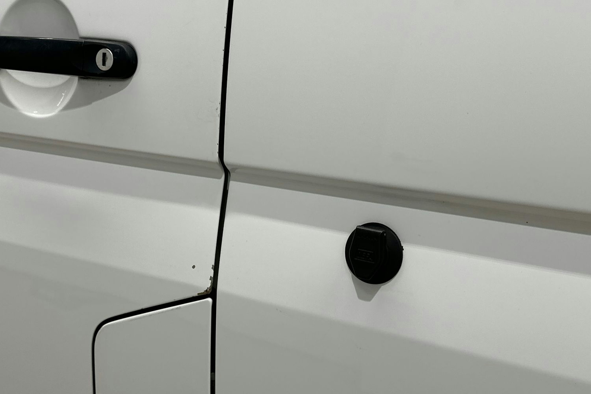 Valkoinen Volkswagen Transporter 2019 kuva 17.