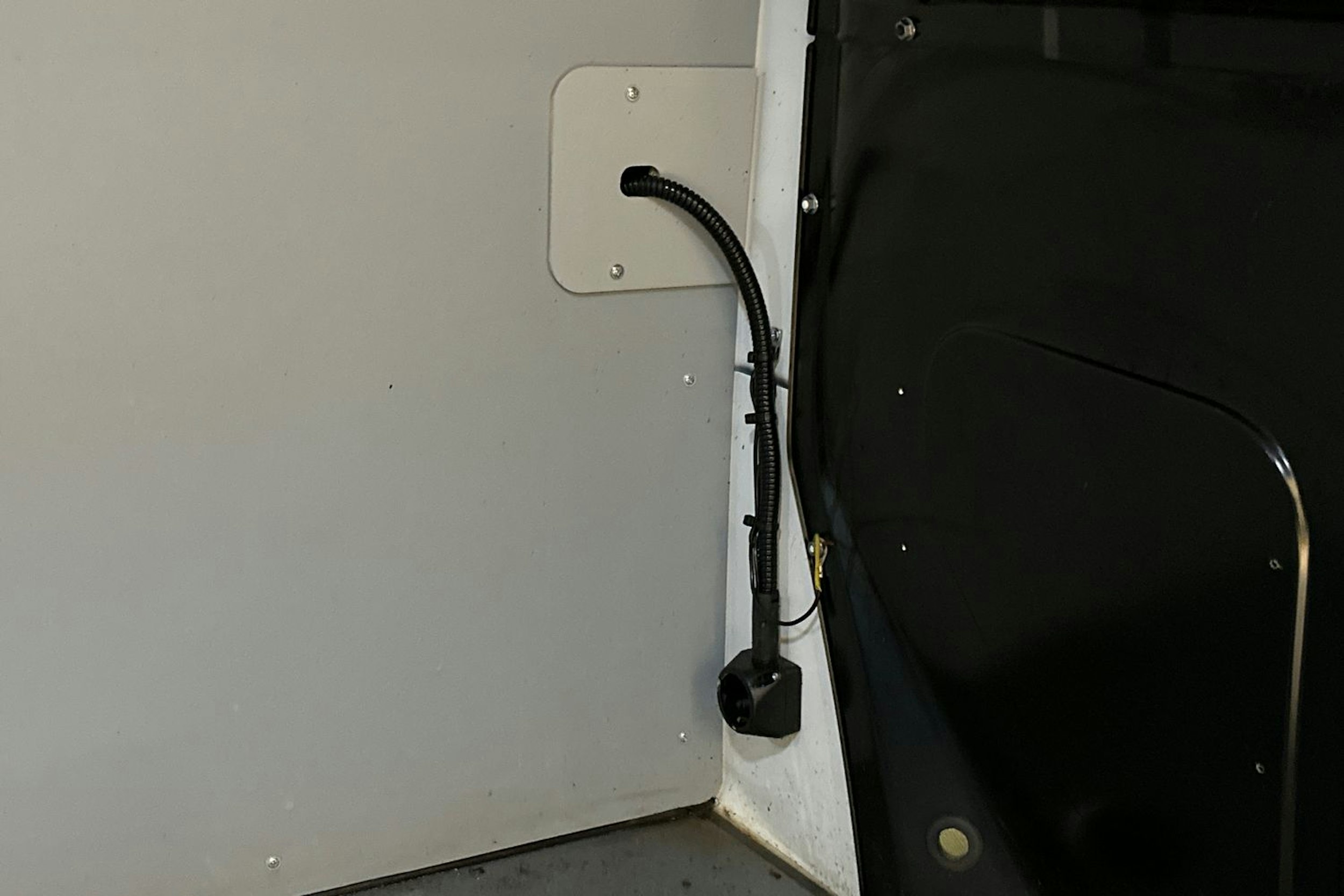 Valkoinen Volkswagen Transporter 2019 kuva 20.