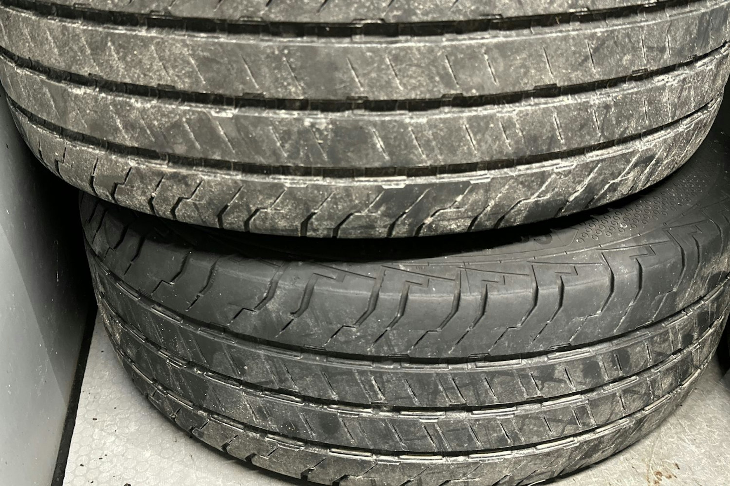 Valkoinen Volkswagen Transporter 2019 kuva 25.