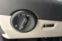 valkoinen Volkswagen Transporter 2019 kuva 18.