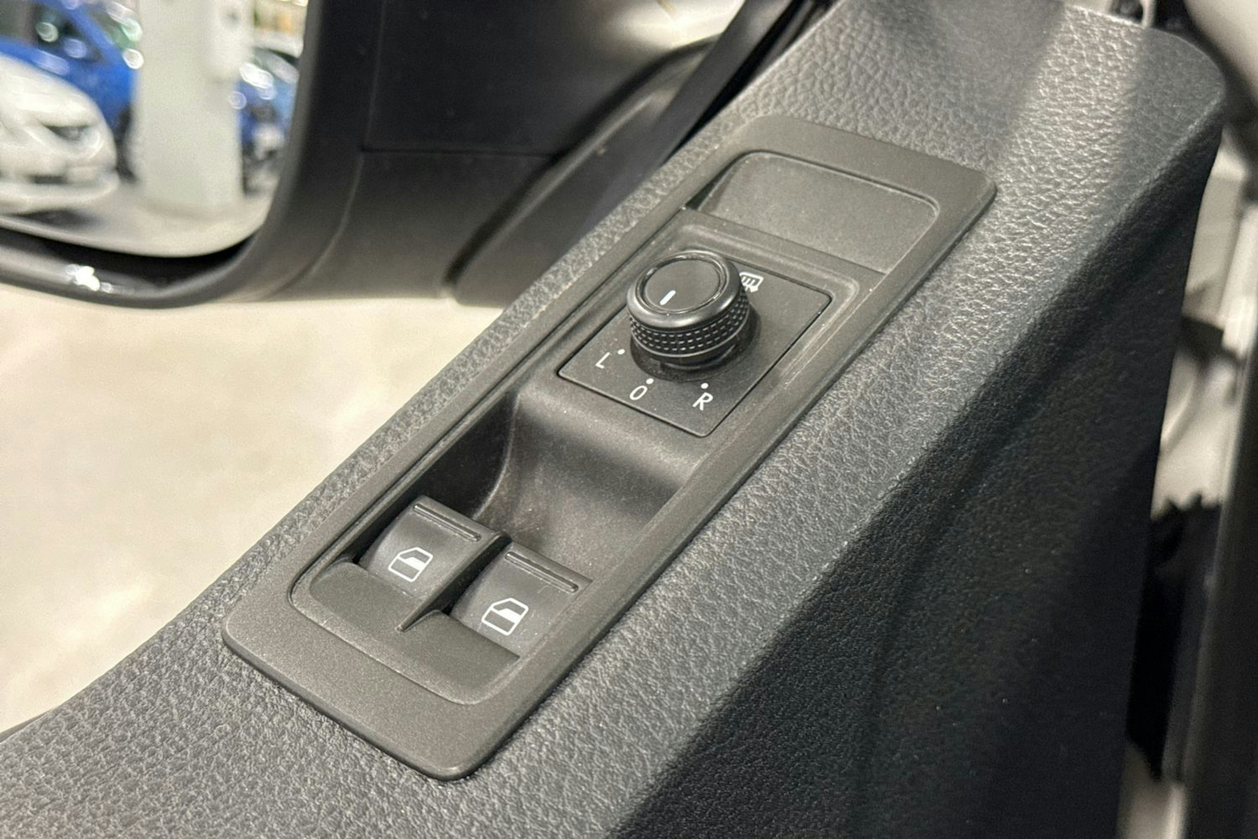 valkoinen Volkswagen Transporter 2019 kuva 19.