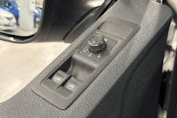 valkoinen Volkswagen Transporter 2019 kuva 19.