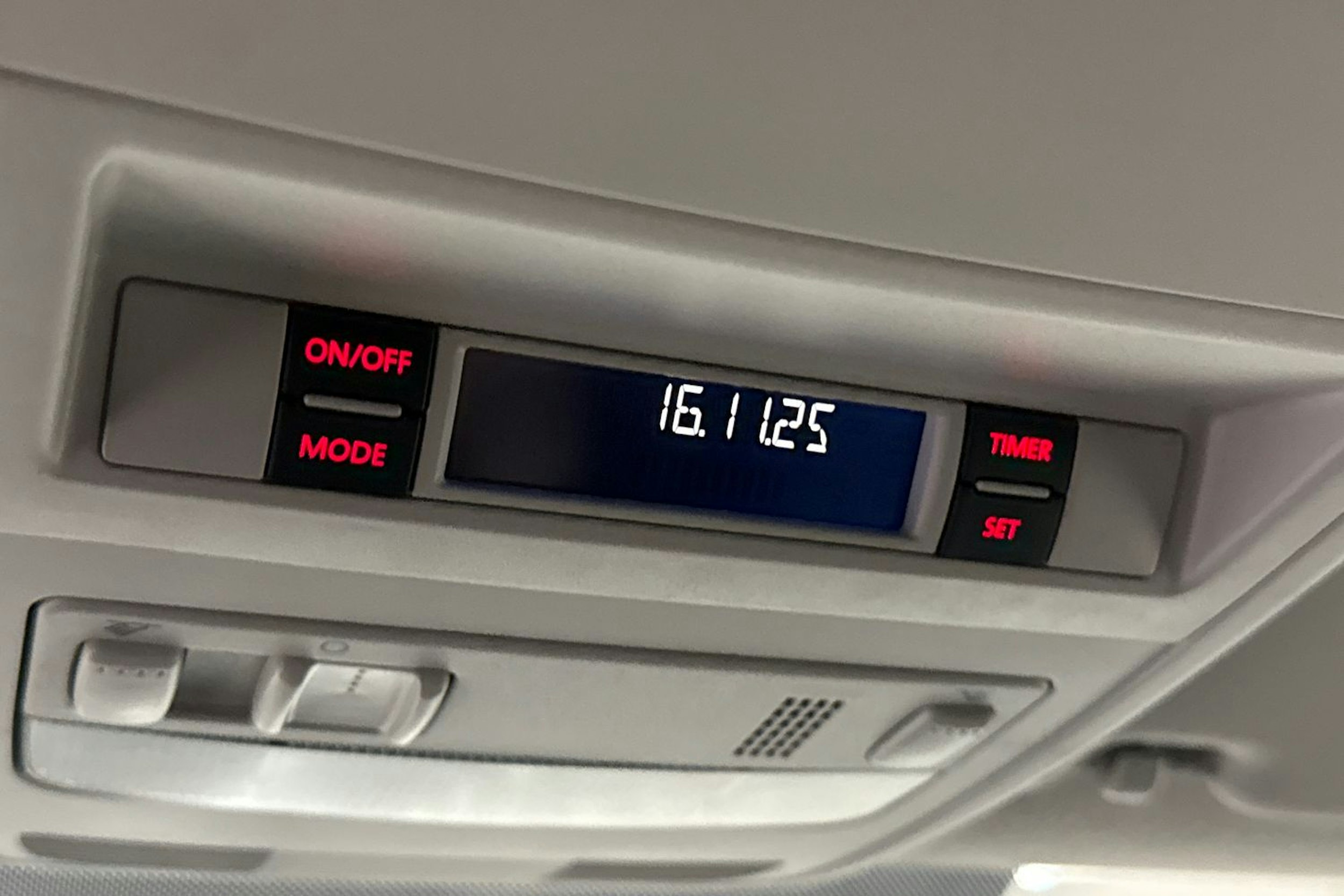 valkoinen Volkswagen Transporter 2019 kuva 22.