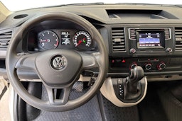 valkoinen Volkswagen Transporter 2019 kuva 9.