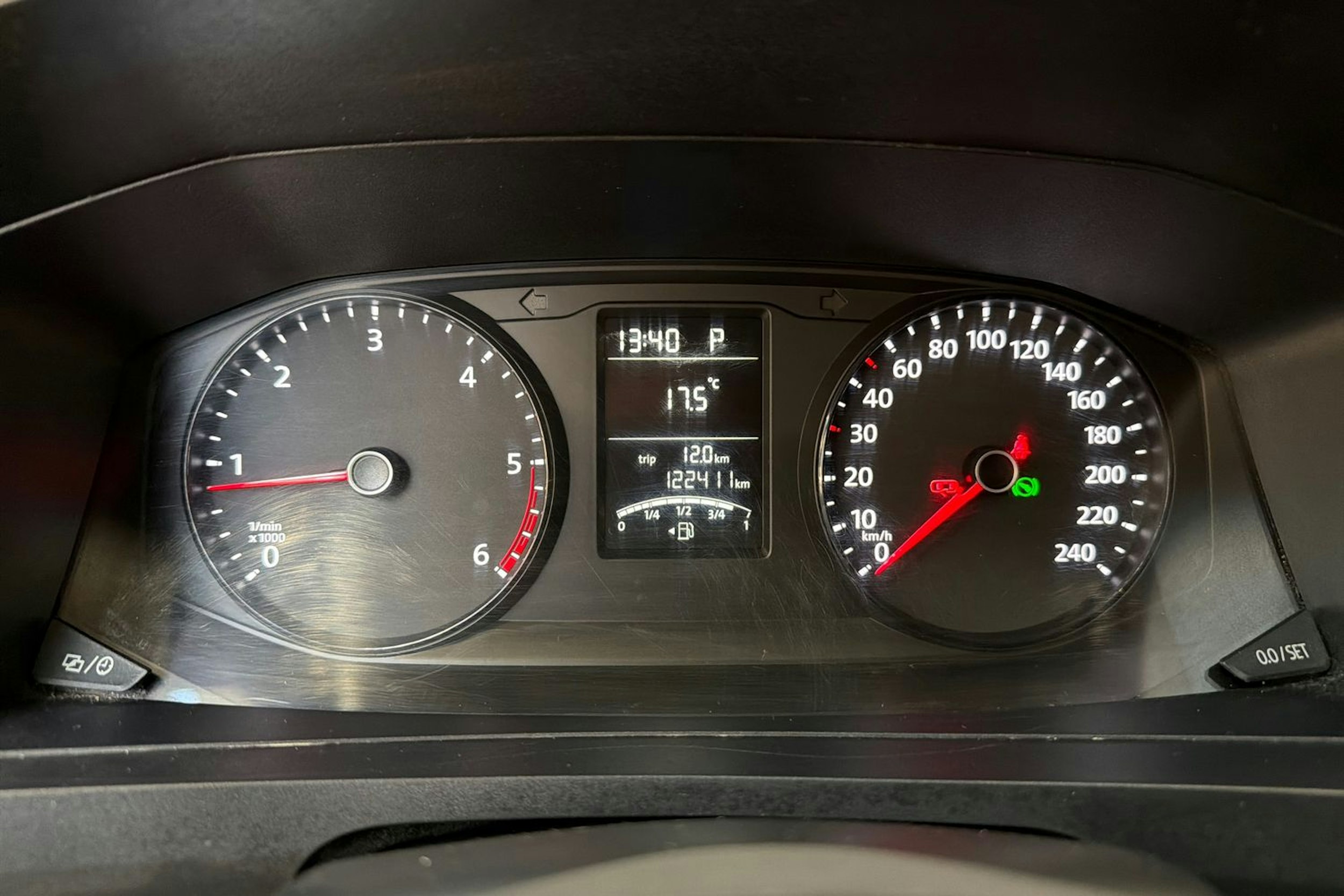 valkoinen Volkswagen Transporter 2019 kuva 13.