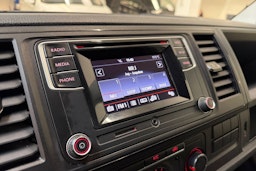 valkoinen Volkswagen Transporter 2019 kuva 15.