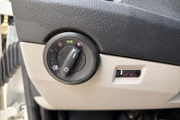 valkoinen Volkswagen Transporter 2019 kuva 20.