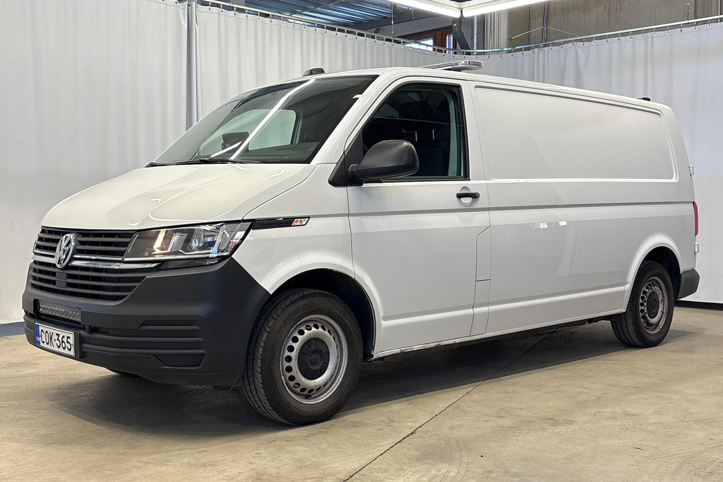 valkoinen Volkswagen Transporter 2019 kuva 6.