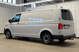 valkoinen Volkswagen Transporter 2019 kuva 7.
