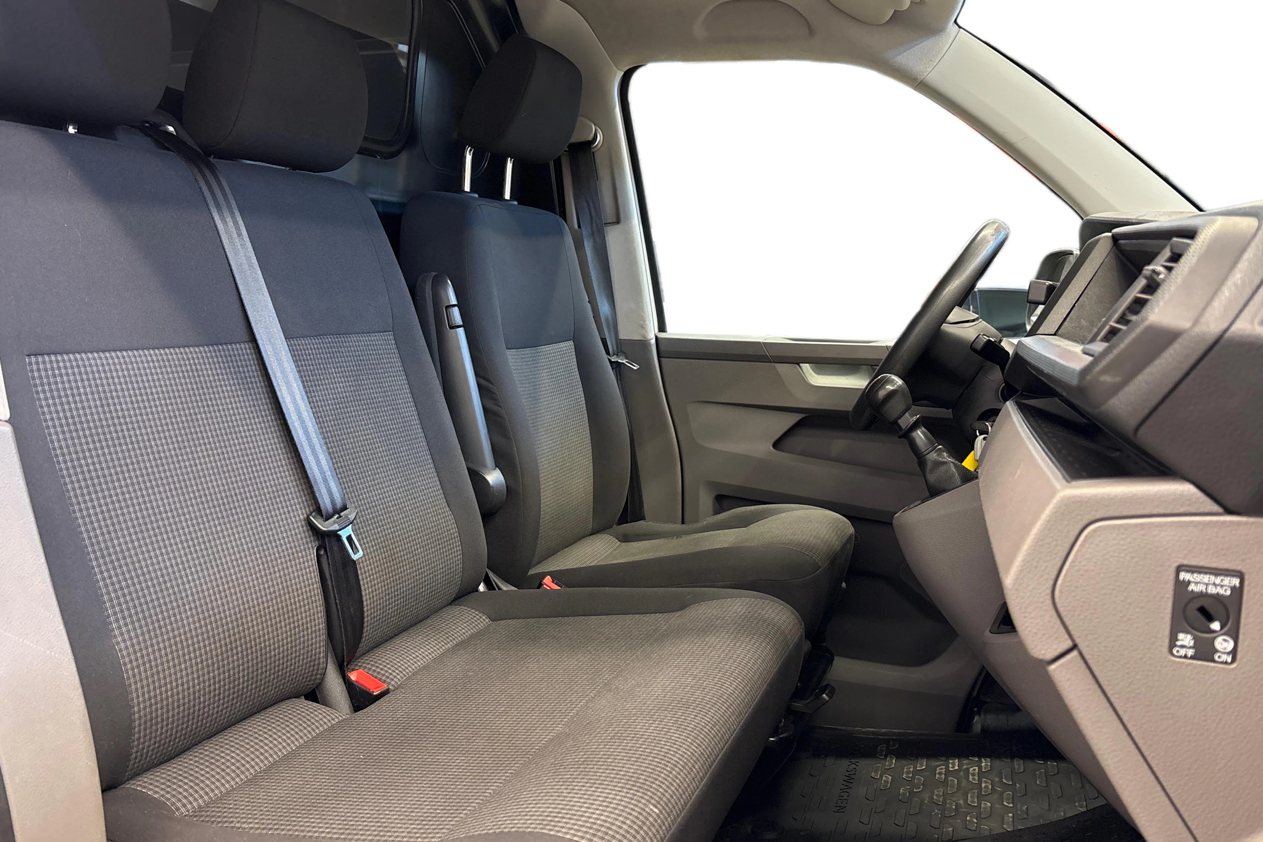 valkoinen Volkswagen Transporter 2019 kuva 9.