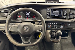 valkoinen Volkswagen Transporter 2019 kuva 10.