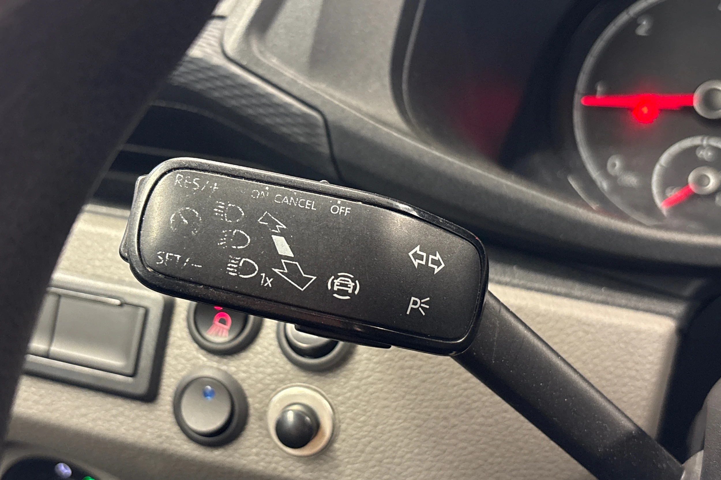 valkoinen Volkswagen Transporter 2019 kuva 15.