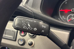 valkoinen Volkswagen Transporter 2019 kuva 15.