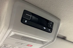 valkoinen Volkswagen Transporter 2019 kuva 16.