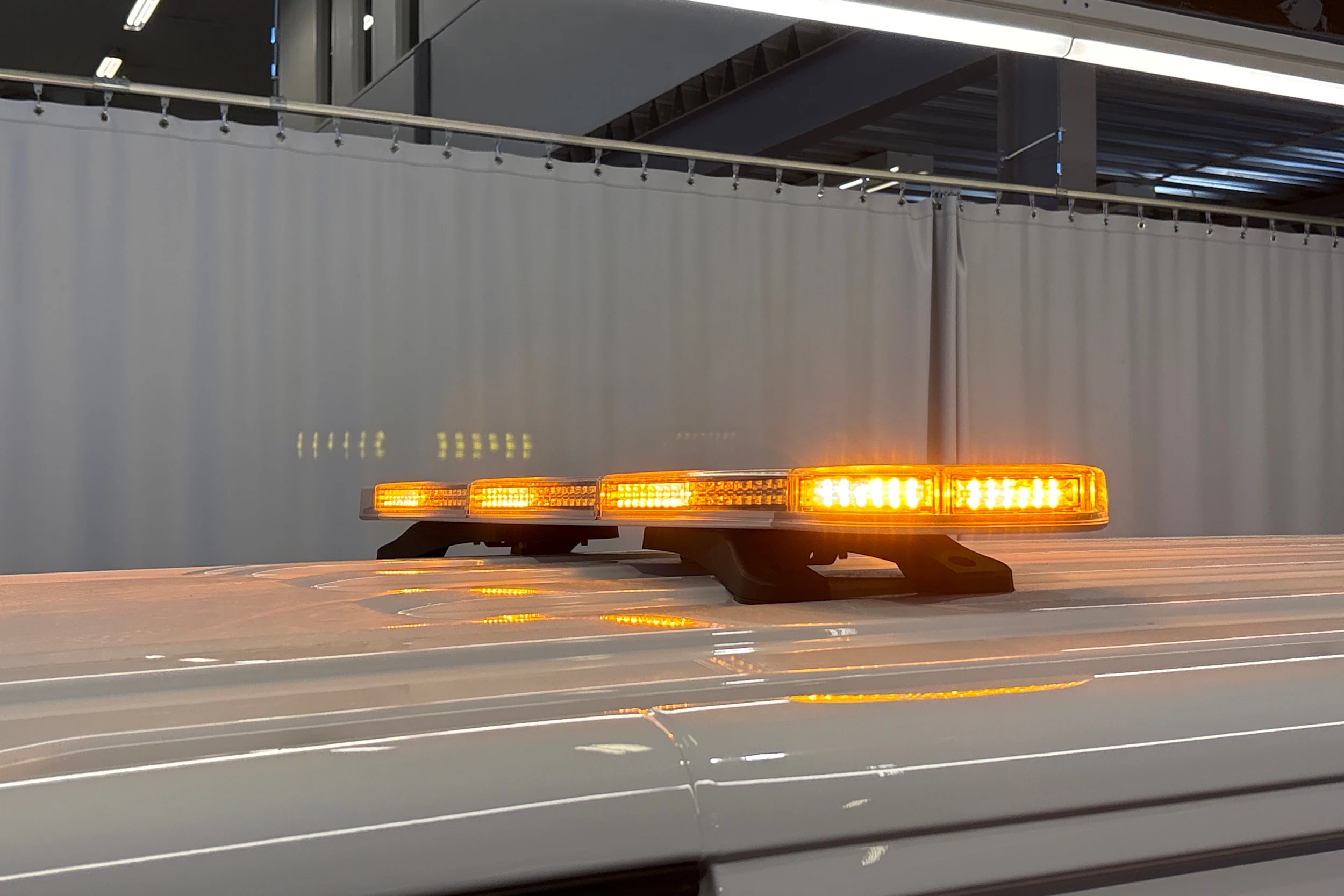 valkoinen Volkswagen Transporter 2019 kuva 24.