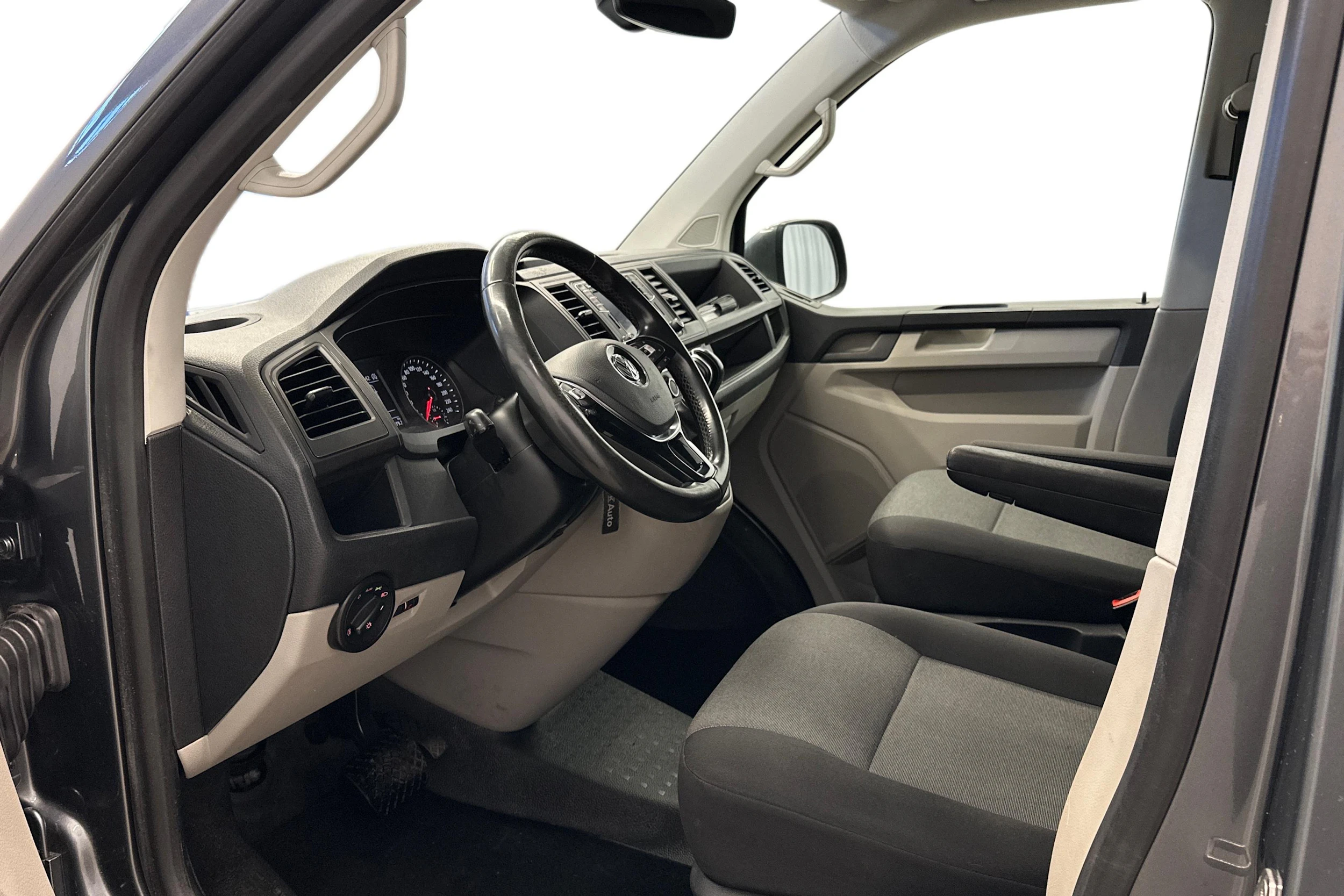 harmaa Volkswagen Transporter 2019 kuva 6.